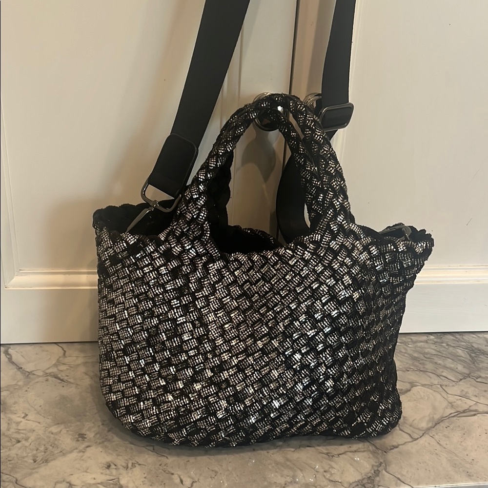 NAGHEDI silver bag with pouch